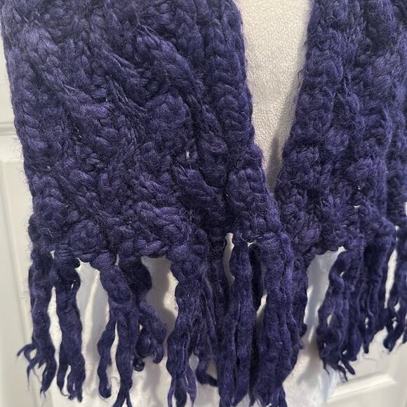 American Eagle Outfitters Wool Blend Chunky Knit Scarf and Fingerless Gloves - Picture 4 of 9